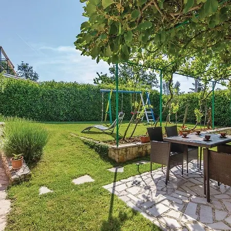펜션 Holiday Ecio , S Velikim Vrtom, Potpuno Ogradena,