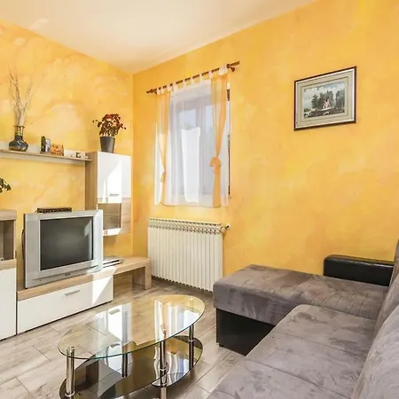 Holiday Ecio , S Velikim Vrtom, Potpuno Ogradena, * Modrušani