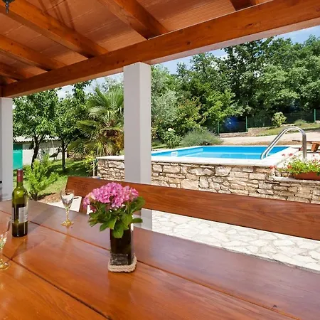 펜션 Holiday Ecio , S Velikim Vrtom, Potpuno Ogradena, *